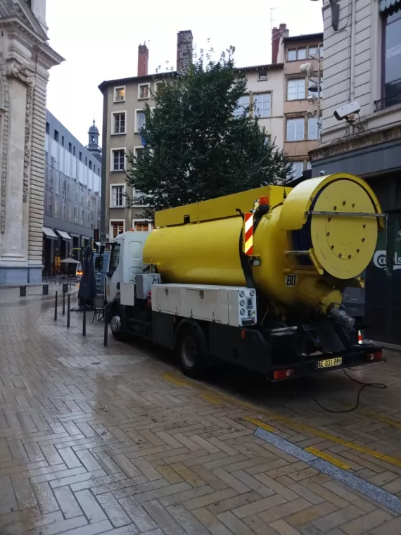 Vidange de bac à graisse d'un restaurant à Lyon 2